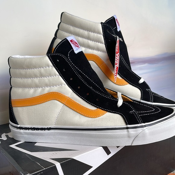 Vans Men’s Sk8-Hi 38 Dx
Noon Goons Black/Yellow/White 
VN0A5KRI05N
Sneakers - Picture 5 of 16